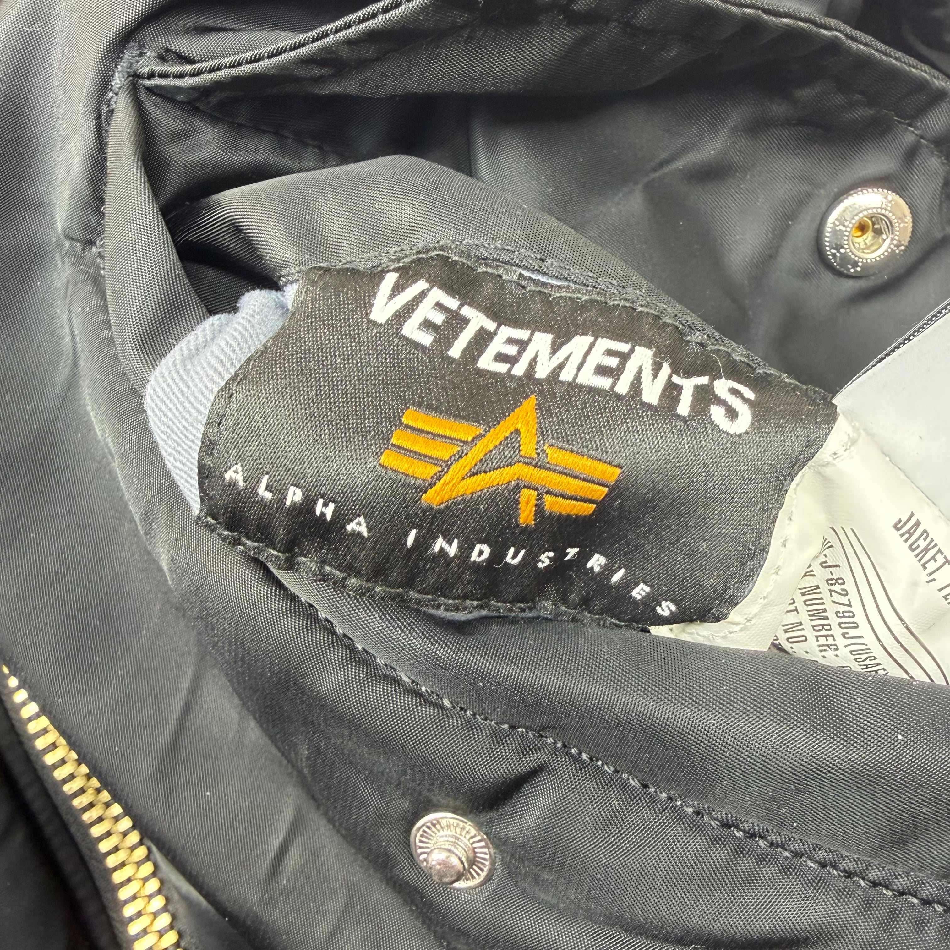 Vetements x Alpha Industries Reversible Emoji Bomber S (L)