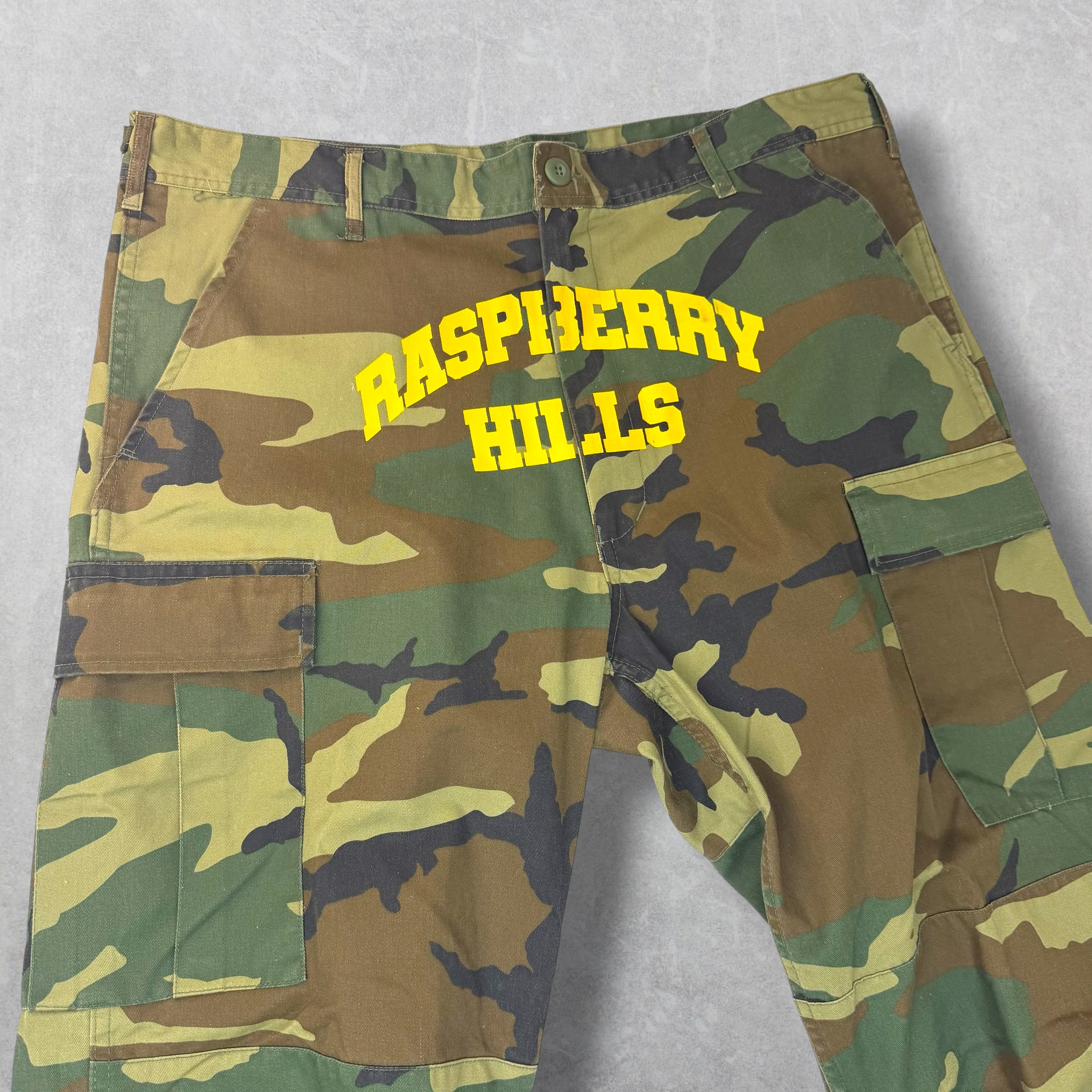 GV Gallery Raspberry Hills Camo Cargos L