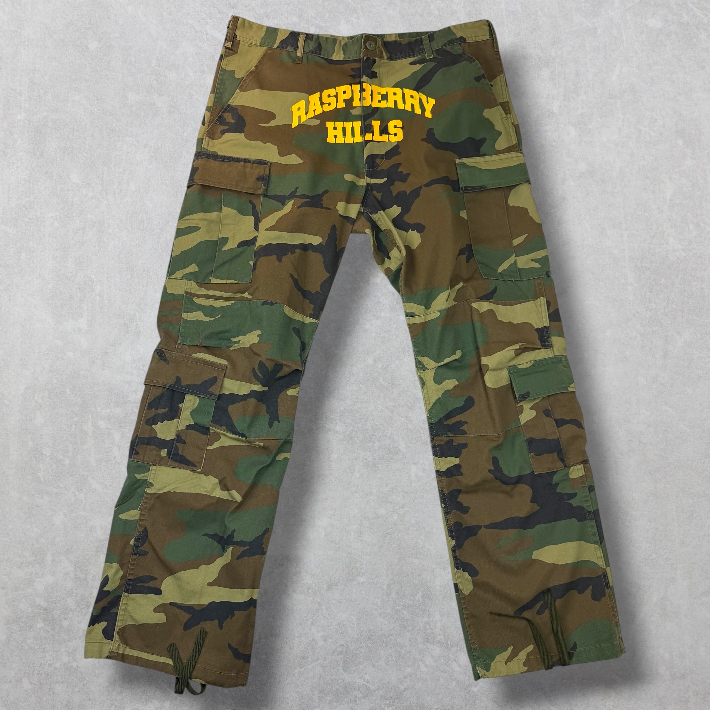 GV Gallery Raspberry Hills Camo Cargos L